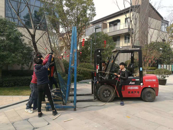 苏州工业园区叉车出租，设备搬运，附近叉车租赁，最快15分钟到。